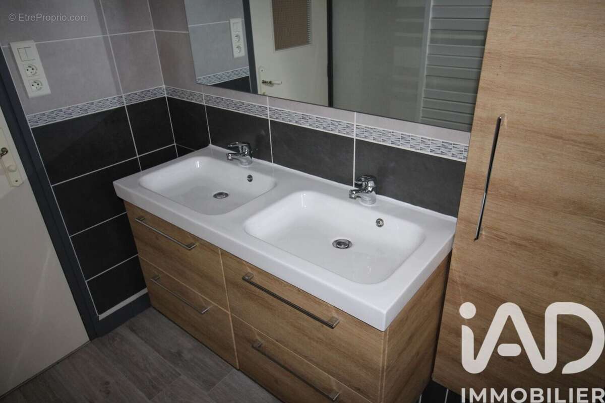 Photo 8 - Appartement à VARENNES-VAUZELLES