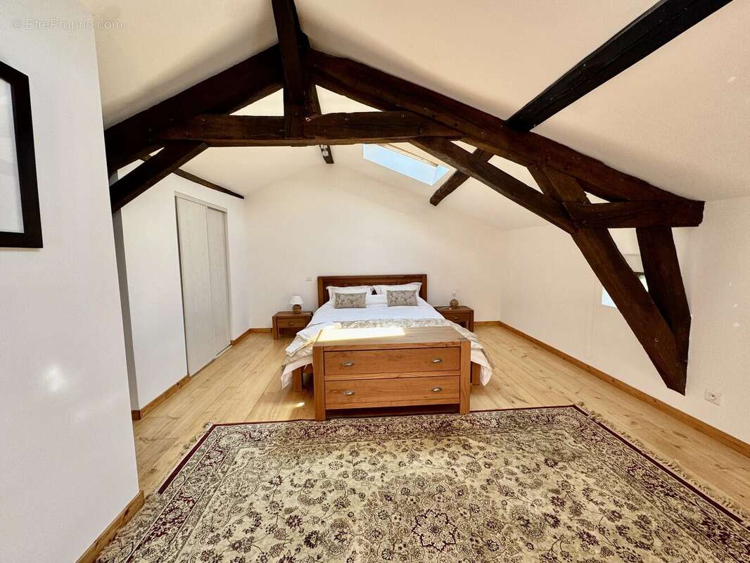 Charmante propriété en pierre avec un potentiel d'investissement avec une piscine - photo 5