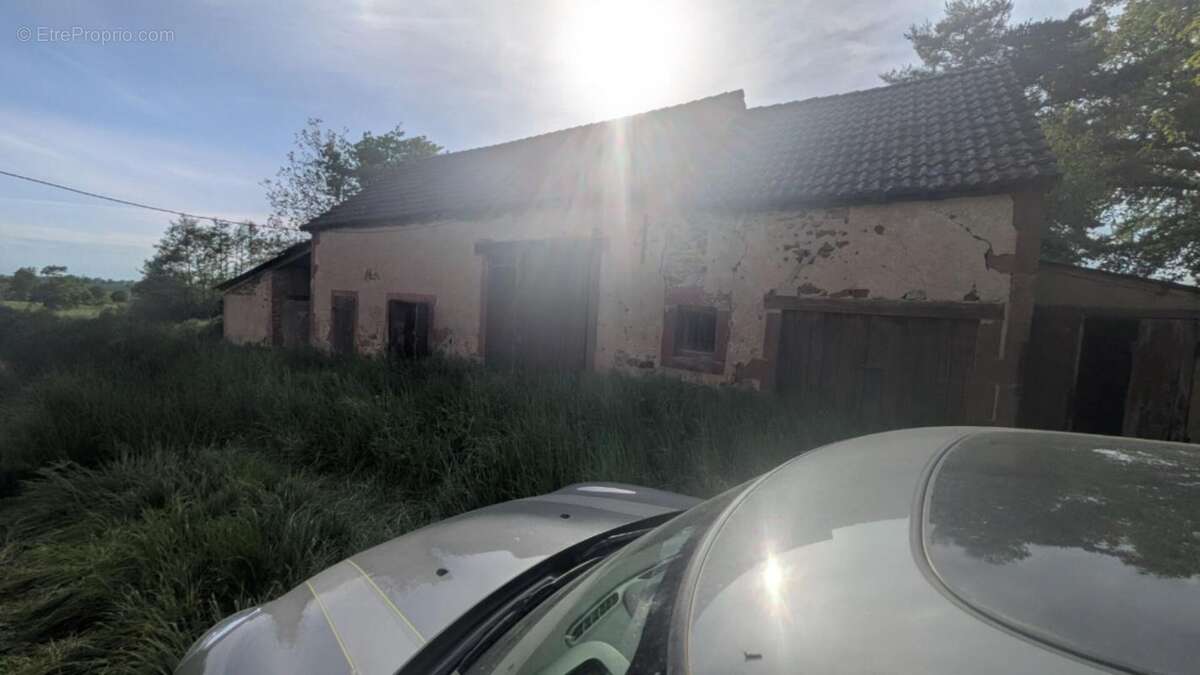 Maison de campagne avec toit récent et dépendances - photo 3