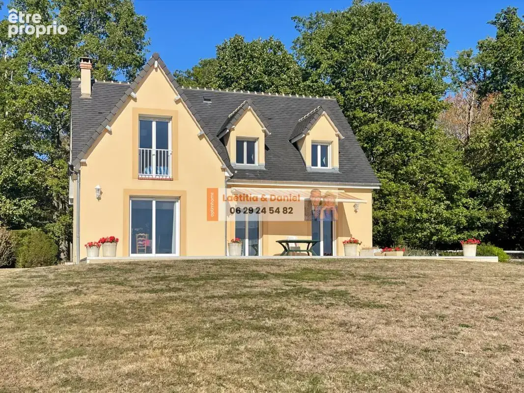 À 3 minutes de Verneuil-sur-Avre, cette maison de 140 m² vous séduira par ses beaux volumes, son terrain clos et arboré de 2 500 - photo 3