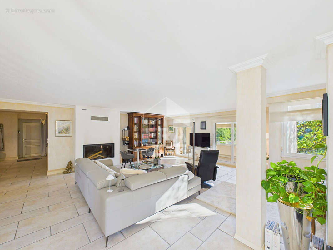 Appartement à ONET-LE-CHATEAU