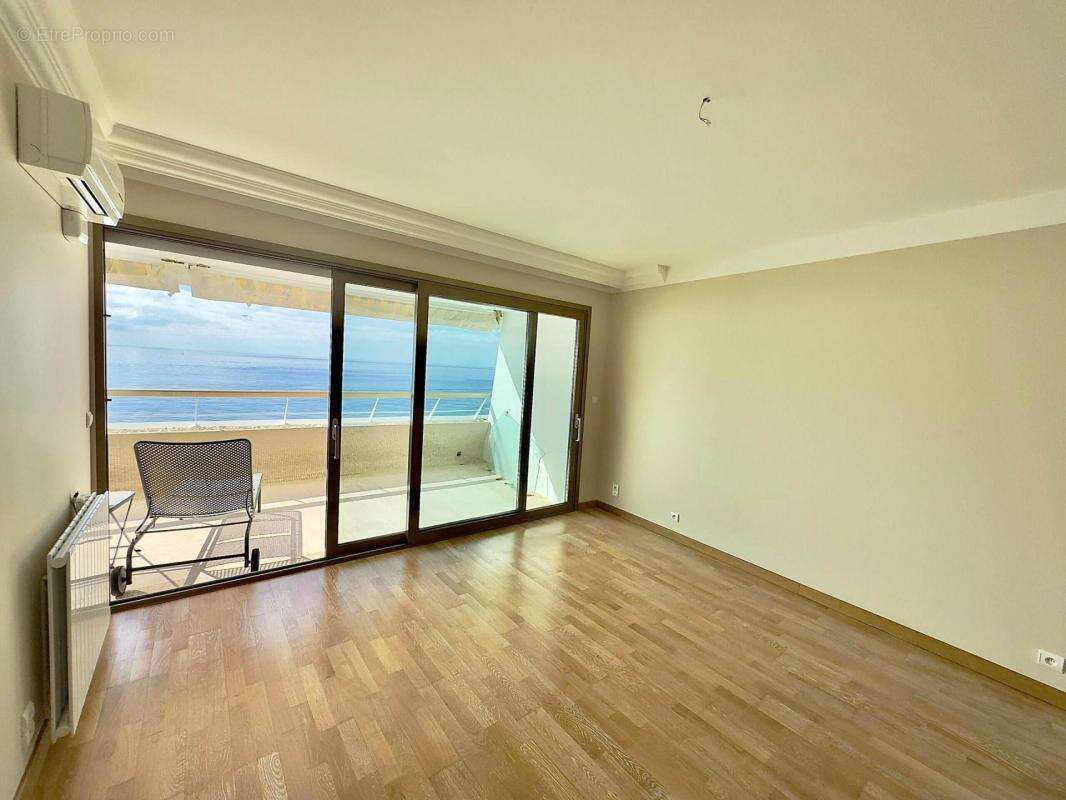 Appartement à VILLENEUVE-LOUBET