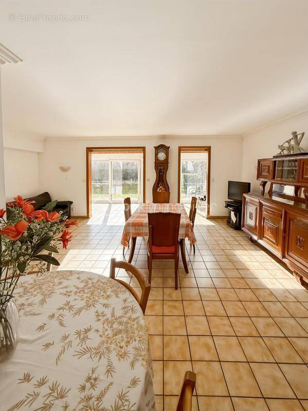 Maison à MOISSY-CRAMAYEL