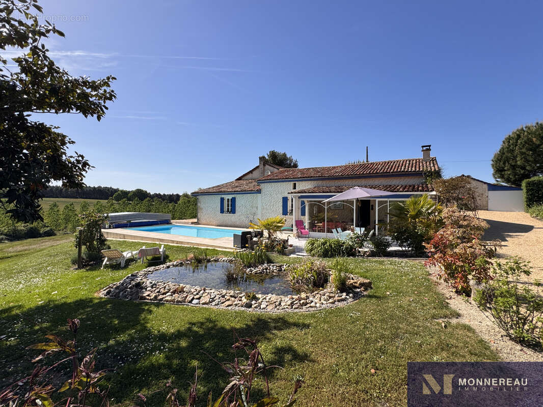 Maison à BARBEZIEUX-SAINT-HILAIRE
