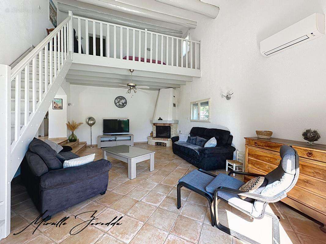 Maison à JONQUIERES-SAINT-VINCENT