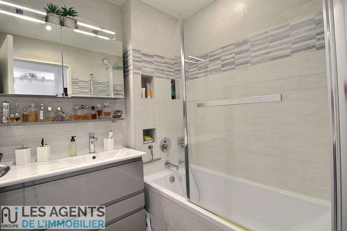 Appartement Puteaux 4 pièces 102 m2 , Cave, Parking & Grenier. - photo 8