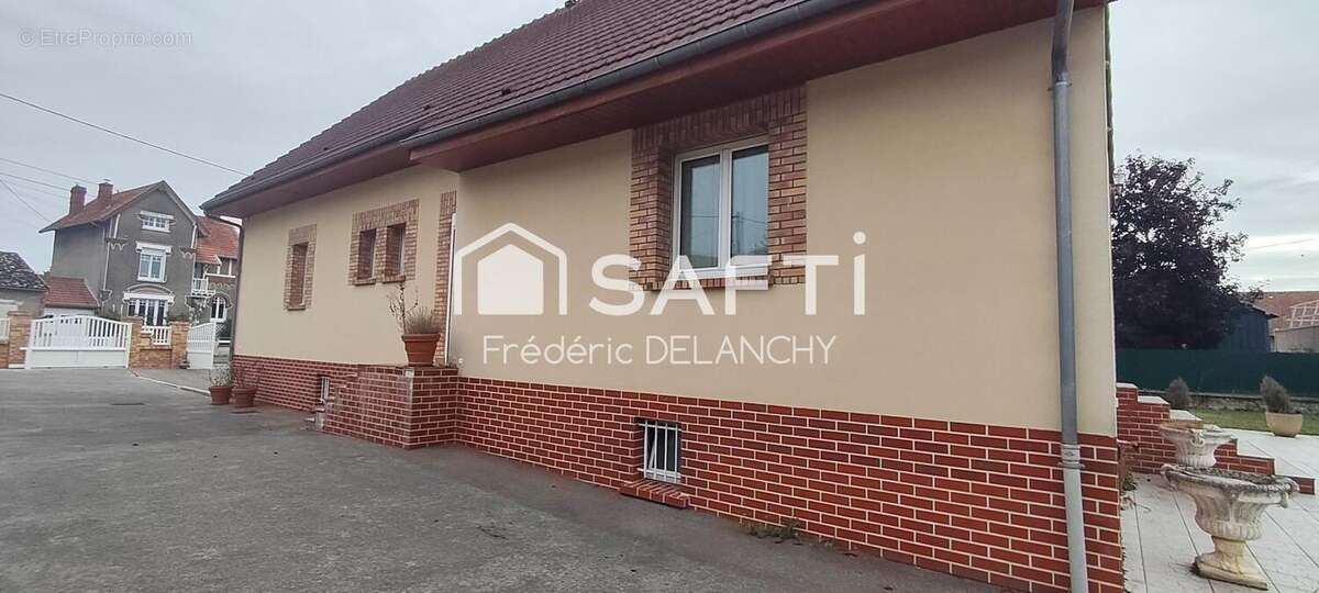 Photo 2 - Maison à MOY-DE-L'AISNE