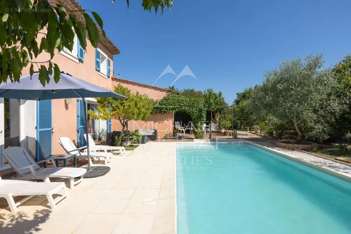 Maison à SAINT-CEZAIRE-SUR-SIAGNE