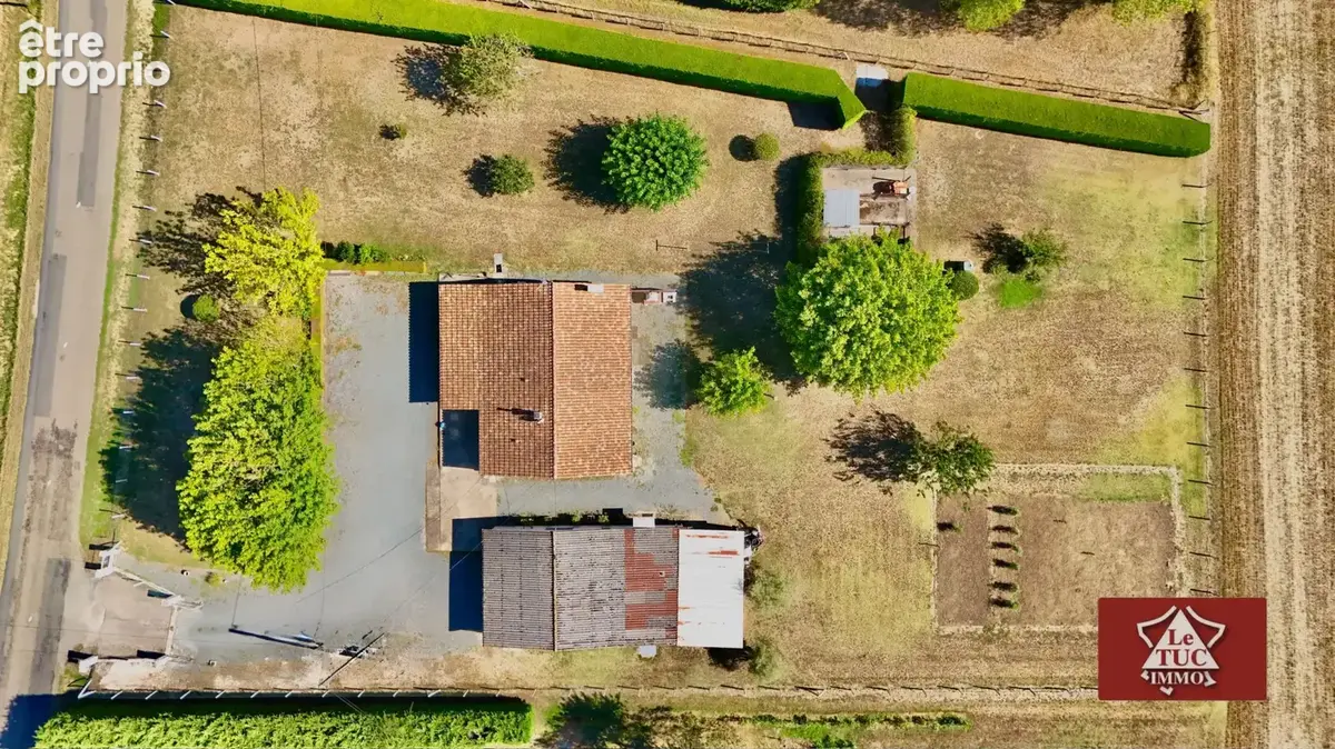Maison de plain pied avec double garage et dépendance. - photo 3