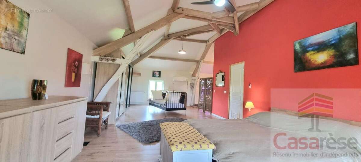 Maison à CASTELNAU-MONTRATIER