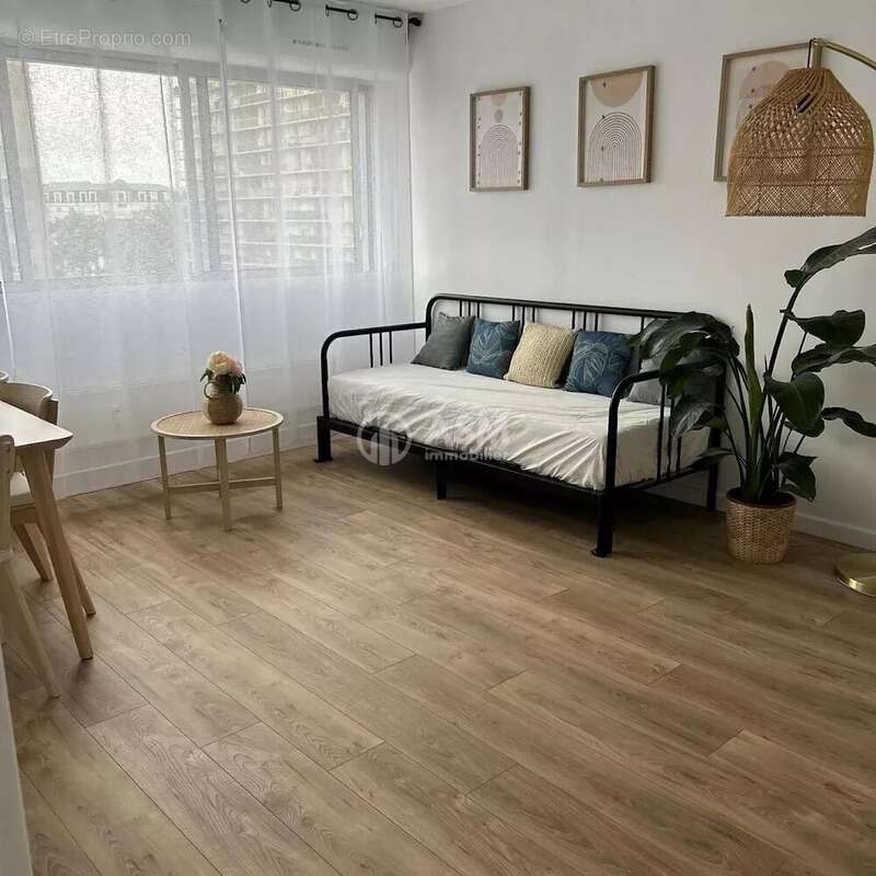 Appartement à LA GARENNE-COLOMBES
