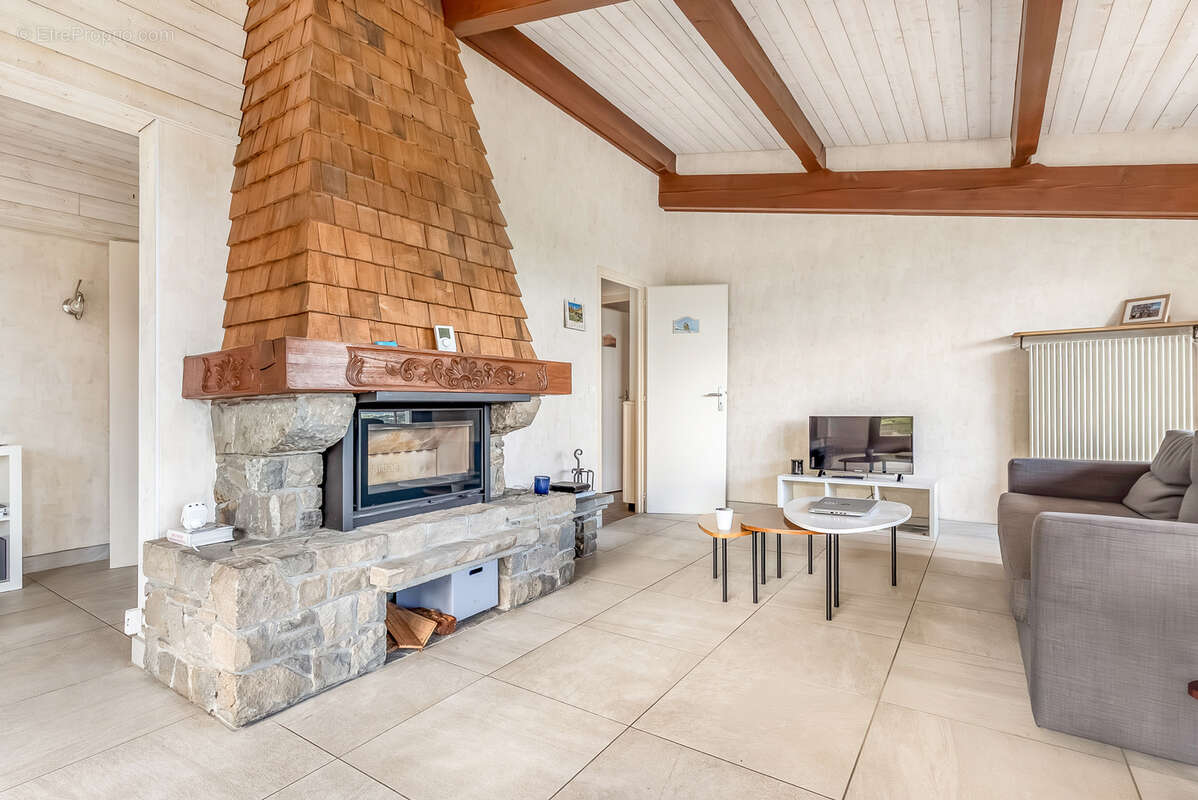 Maison à MONNETIER-MORNEX