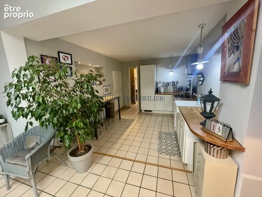 Maison ancienne sur 780 m2 paysagés de 5 pièces principales. - photo 9