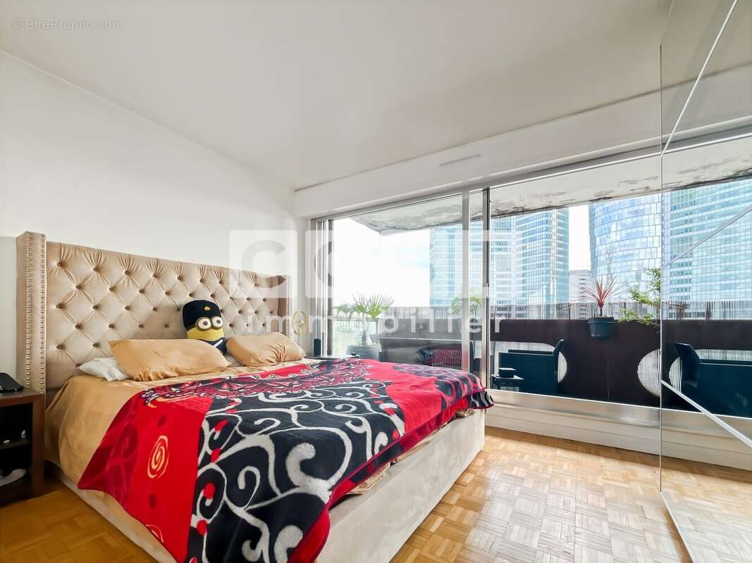 Appartement à COURBEVOIE