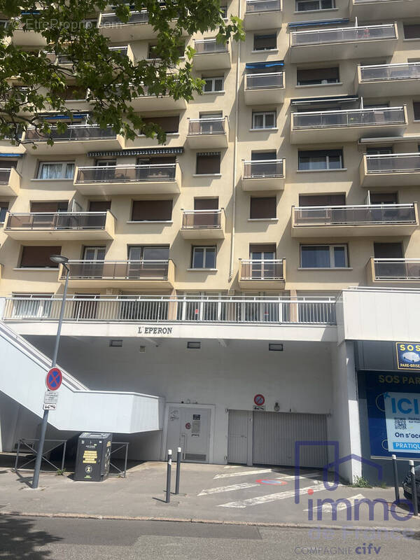 Parking à SAINT-ETIENNE