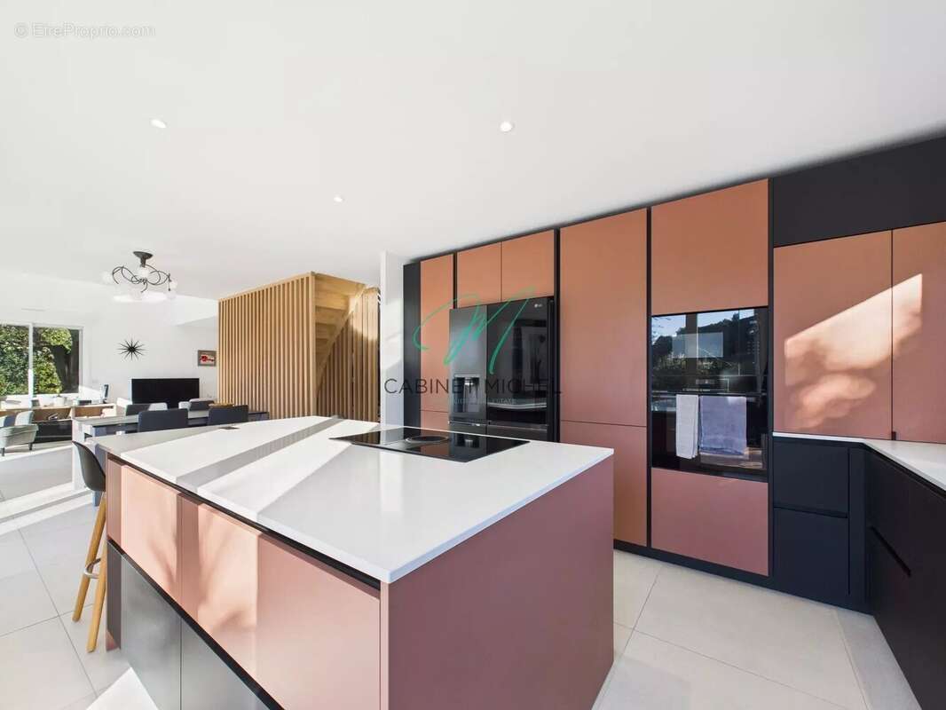 Maison à CHATEAUNEUF-GRASSE