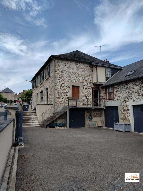 Maison 122 m² à Chamberet  - photo 2