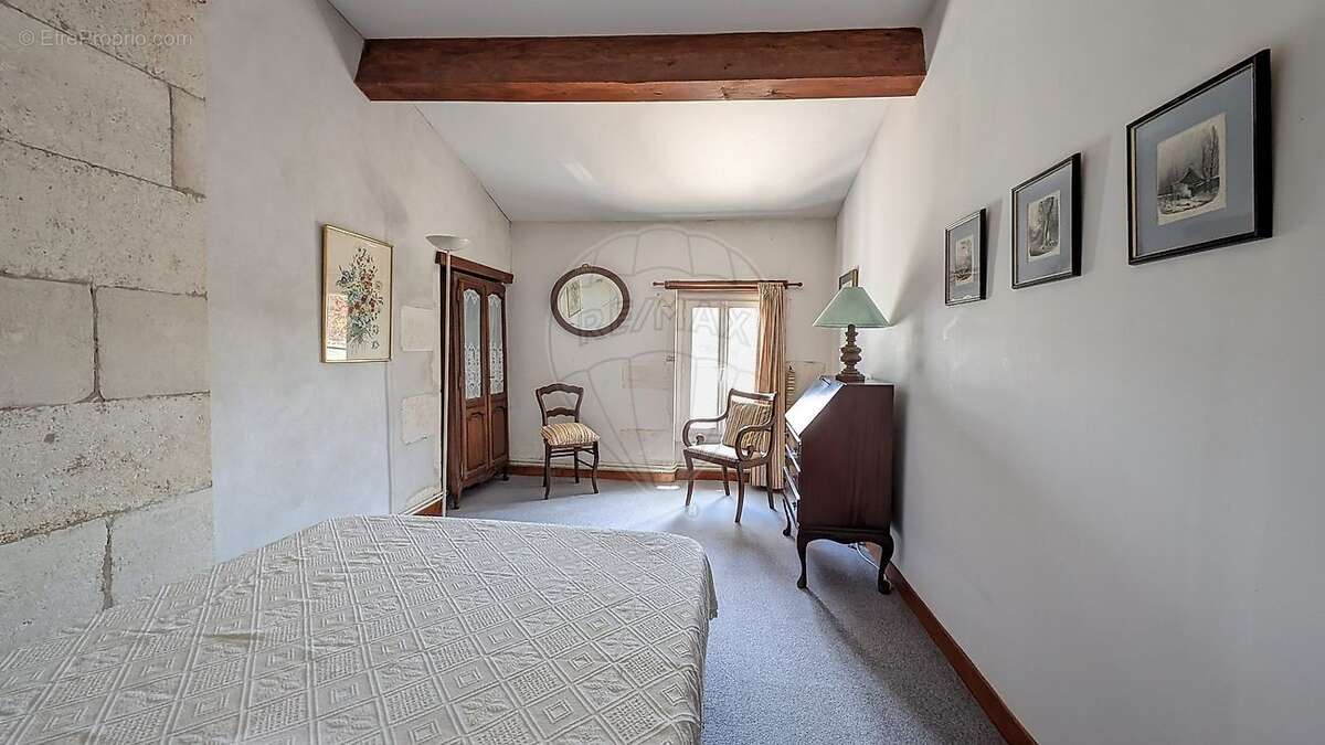 Maison à CHAILLEVETTE