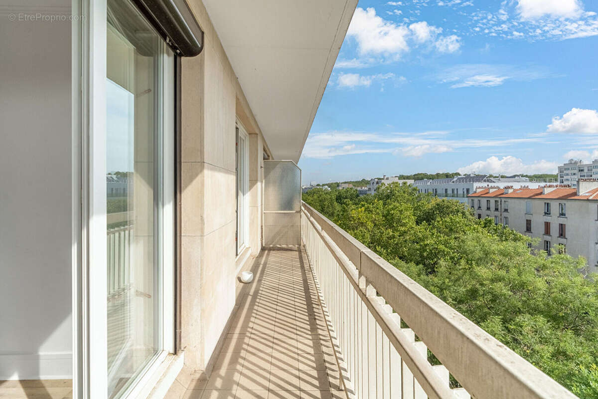 Étage élevé - traversant - tres lumineux - avec balcon filant - photo 10