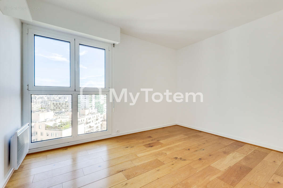 Appartement à COURBEVOIE