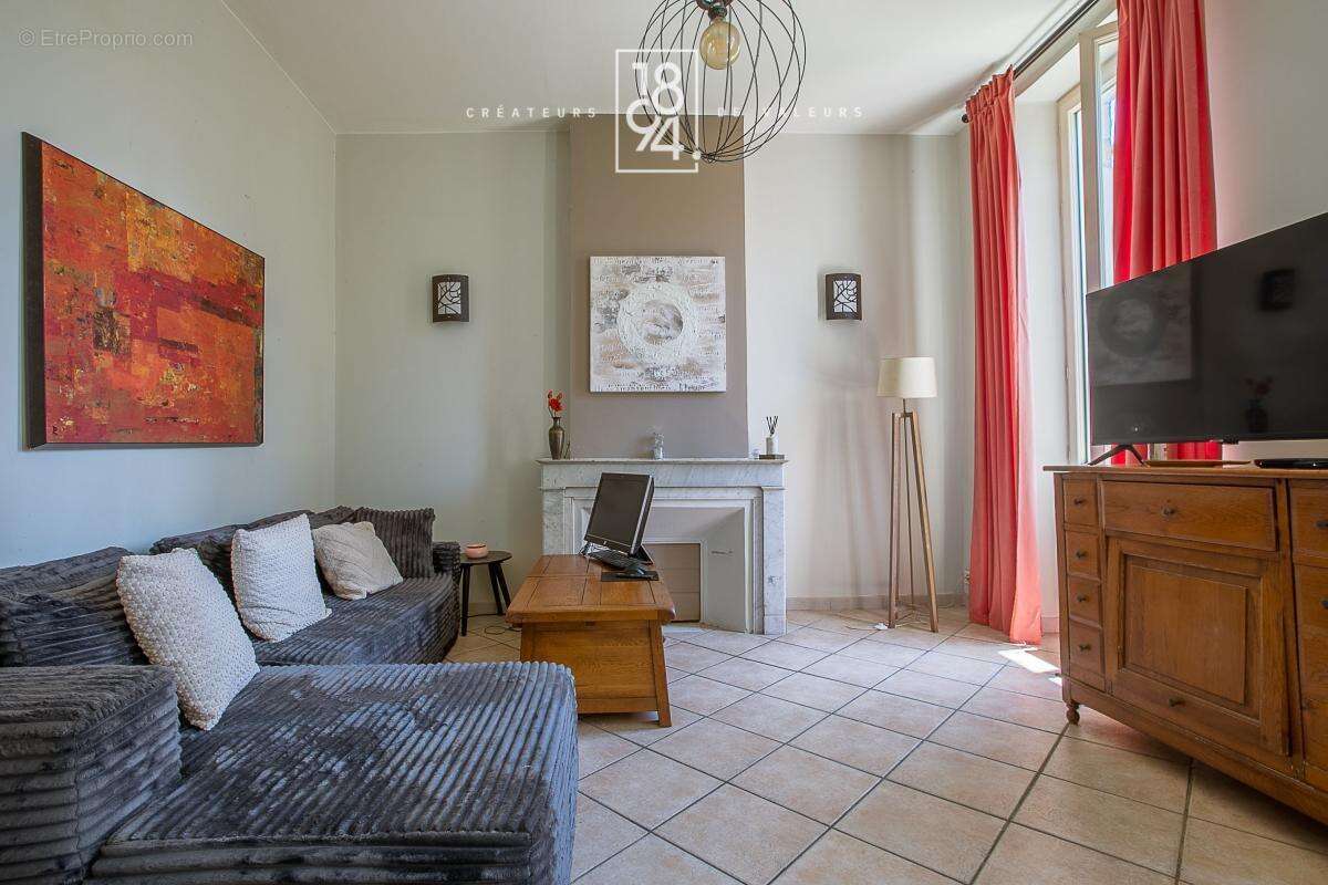 Appartement à MARSEILLE-5E