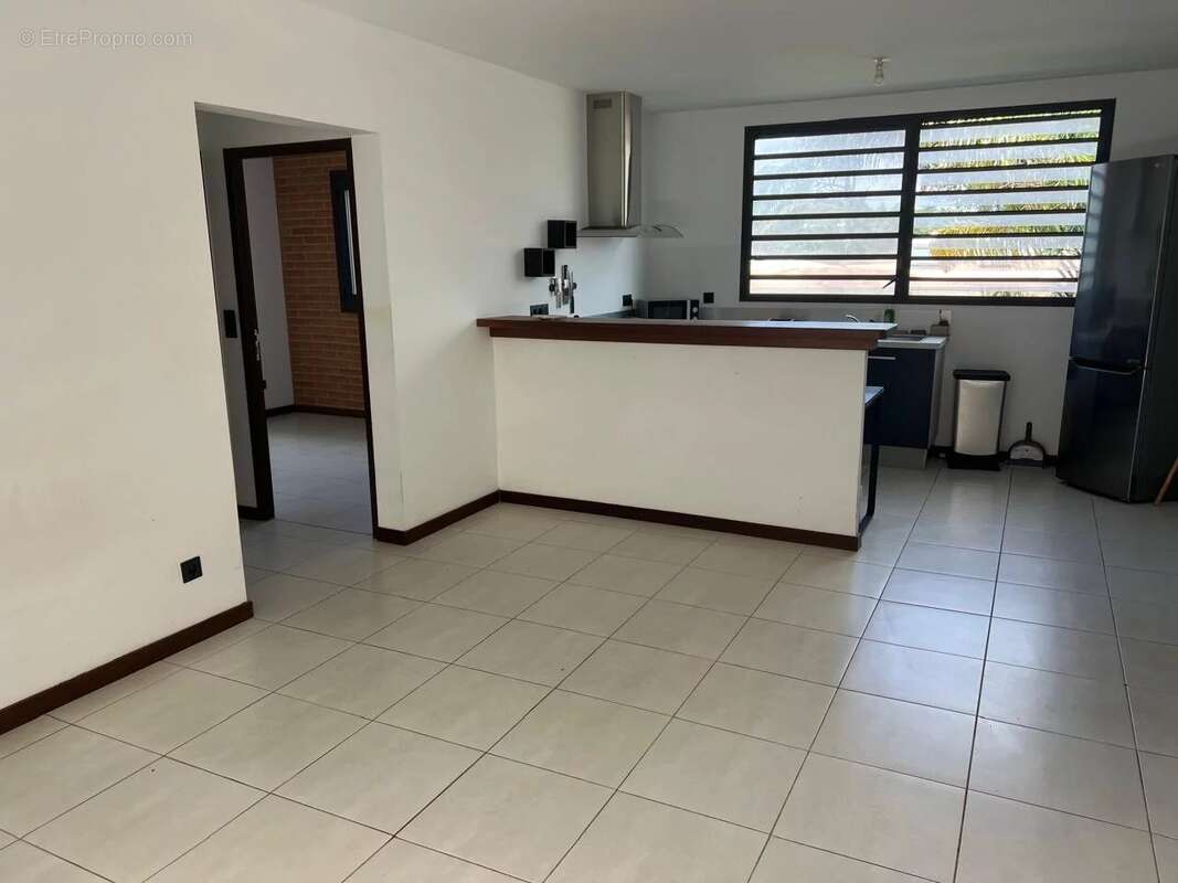 Appartement à REMIRE-MONTJOLY