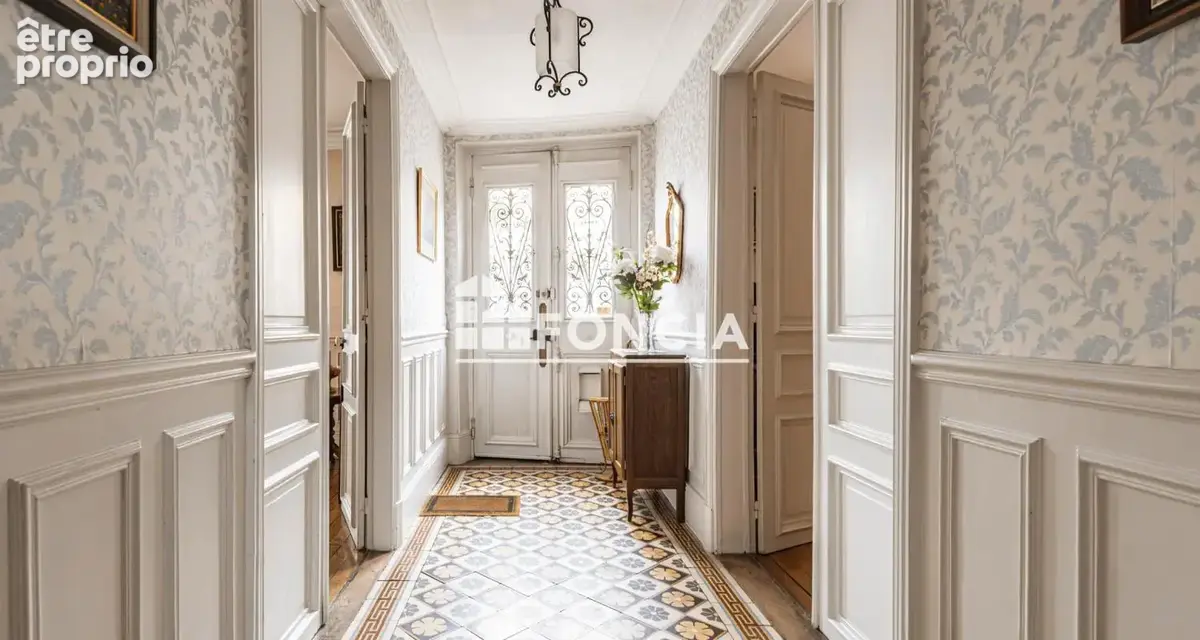 Proche centre-ville de Château-Thierry – Maison bourgeoise de caractère de 154 m² avec cour, dépendance, garage et grenier aména - photo 2