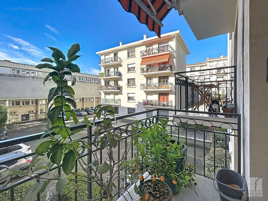 NIMES - Quartier Révolution - Appartement  3 pièces 68 m2 - Cave - photo 2