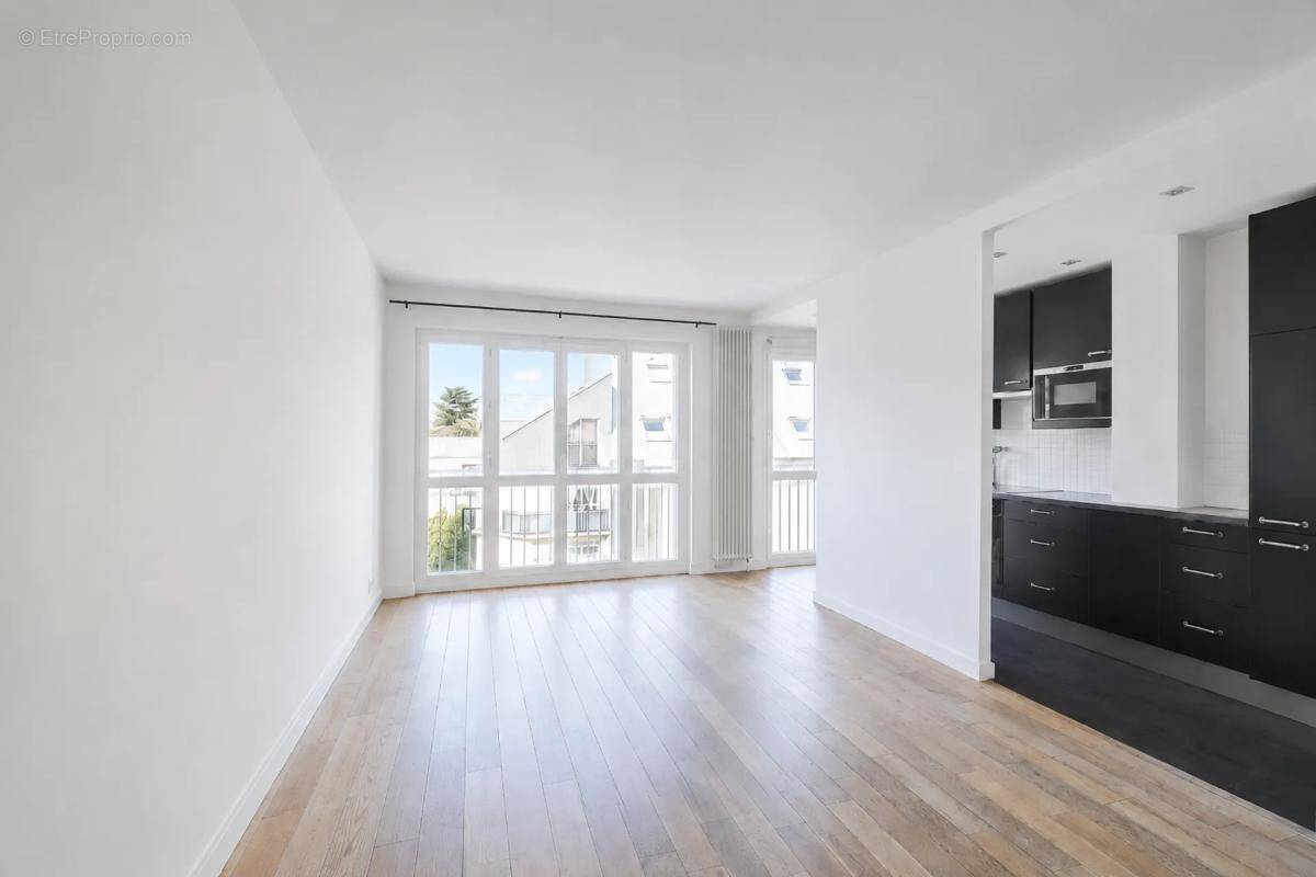 Appartement à LA GARENNE-COLOMBES