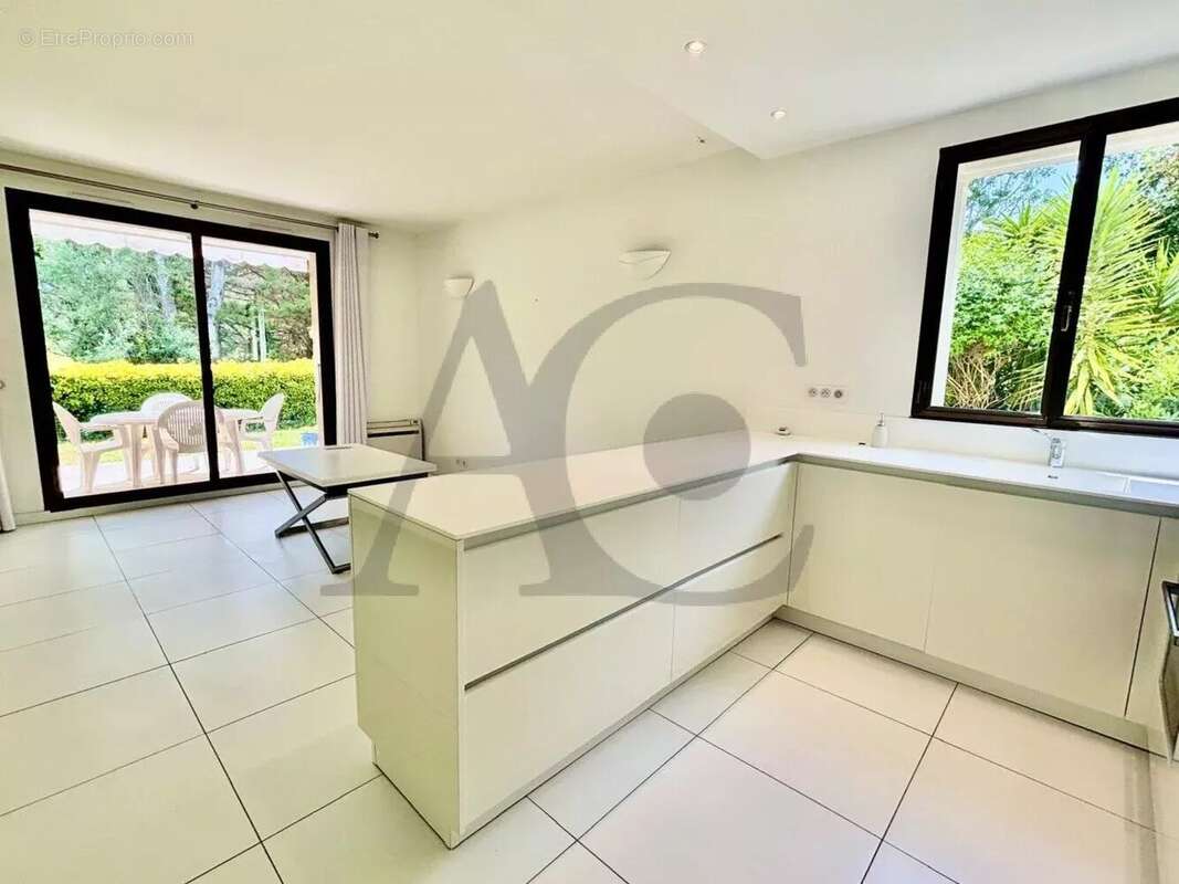 Appartement à VILLENEUVE-LOUBET