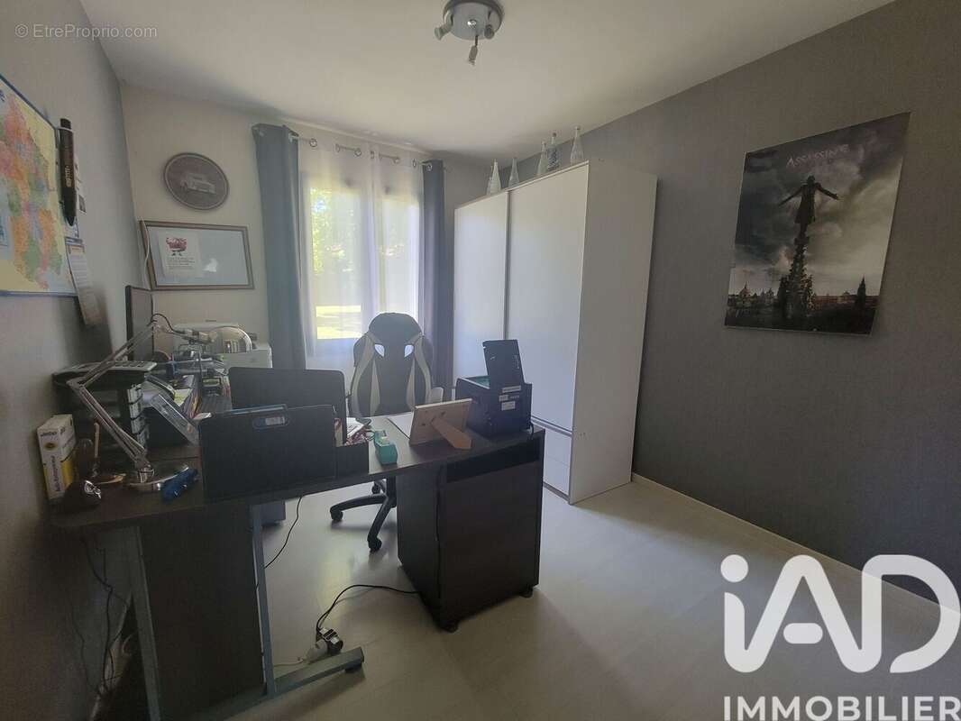 Maison 108 m² à Saint-Salvy-De-La-Balme  - photo 8