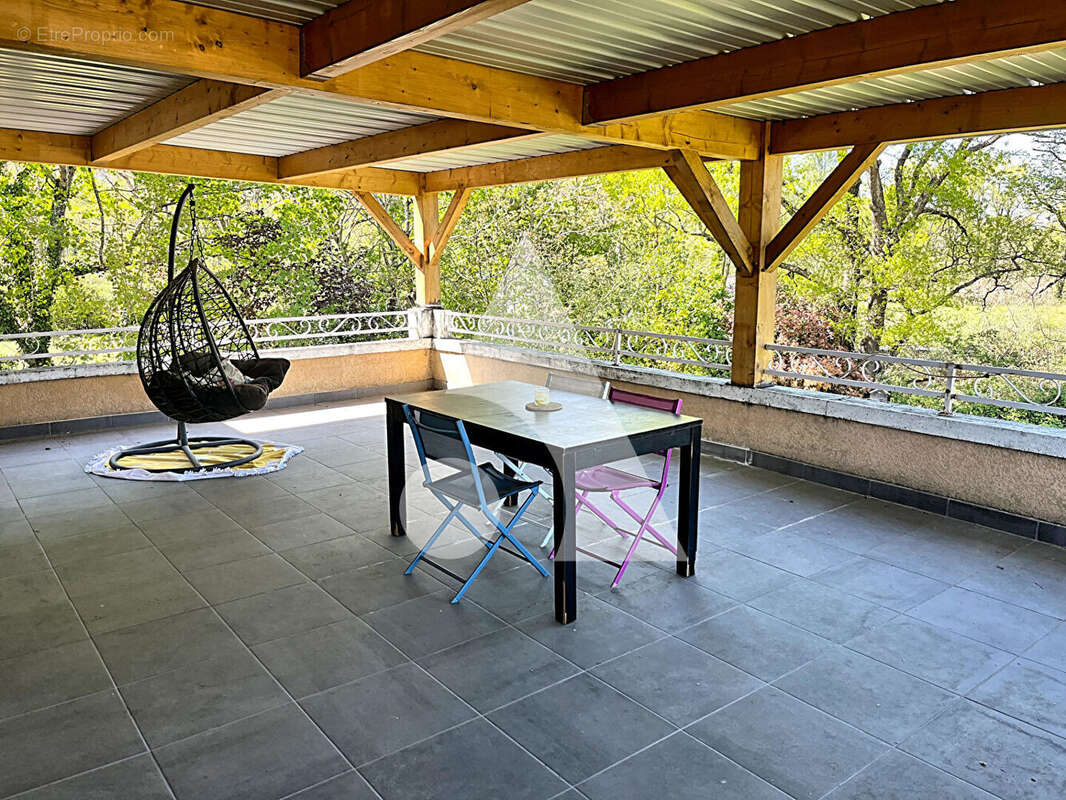 Maison à POUILLY-LE-MONIAL