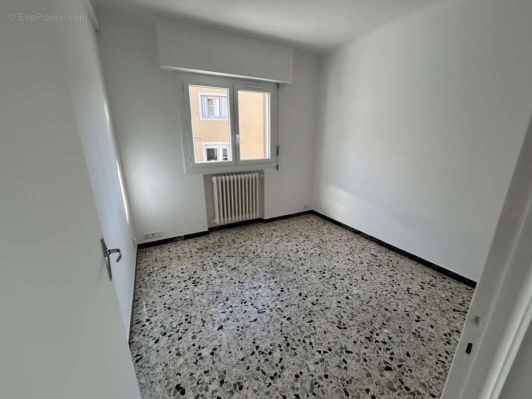 Appartement à CONTES