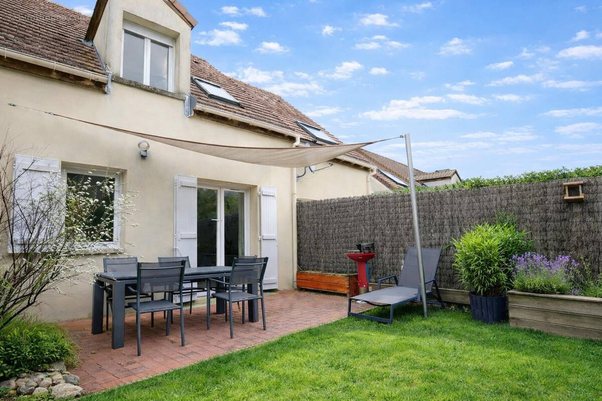 Maison à MEZIERES-SUR-SEINE