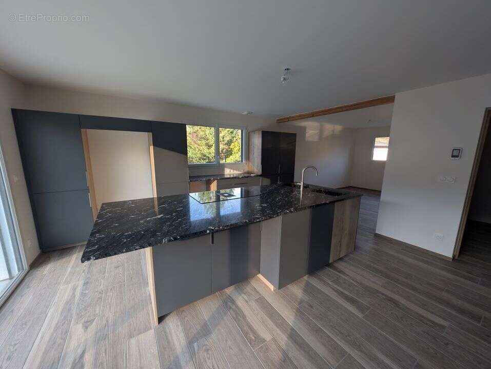 Maison à CHATEAUNEUF