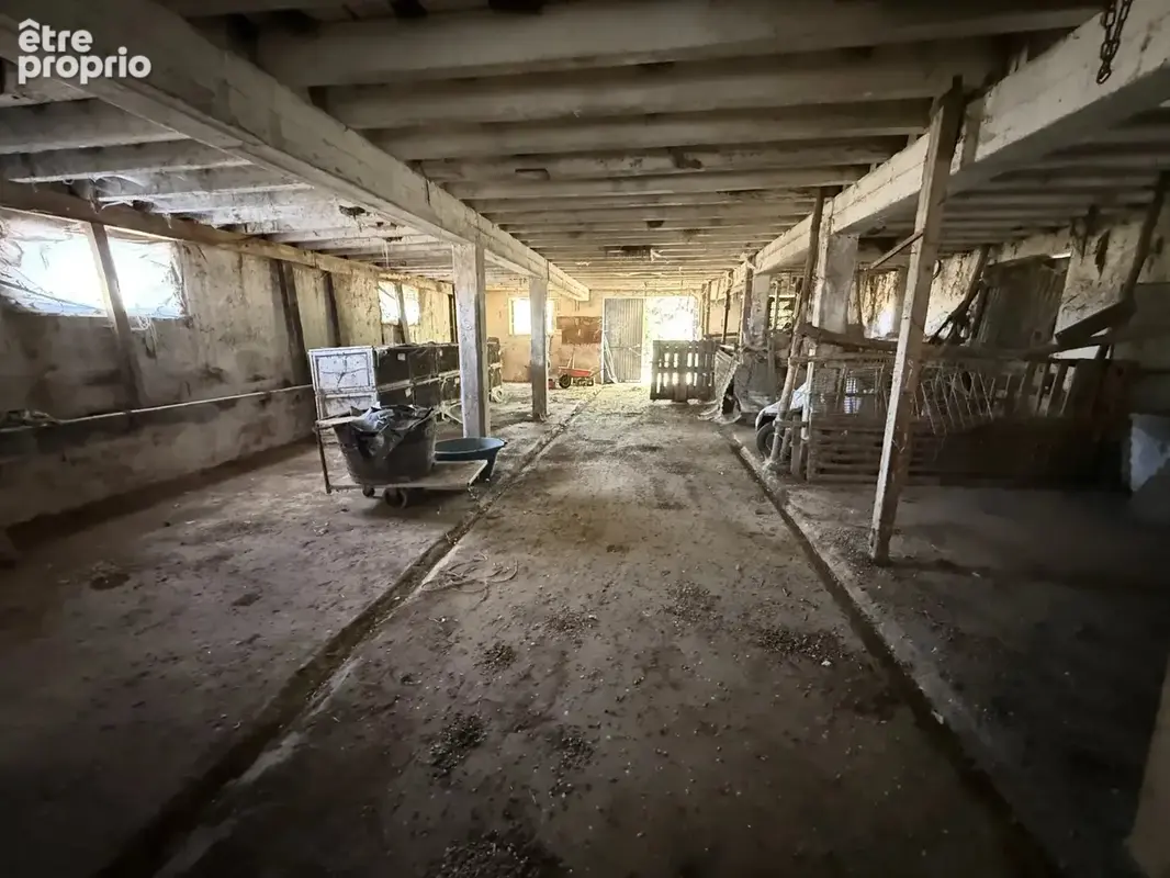 Maison de caractère à rénover – Beau potentiel - photo 13