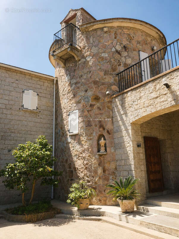 Maison 216 m² à Santa-Lucia-Di-Moriani  - photo 2