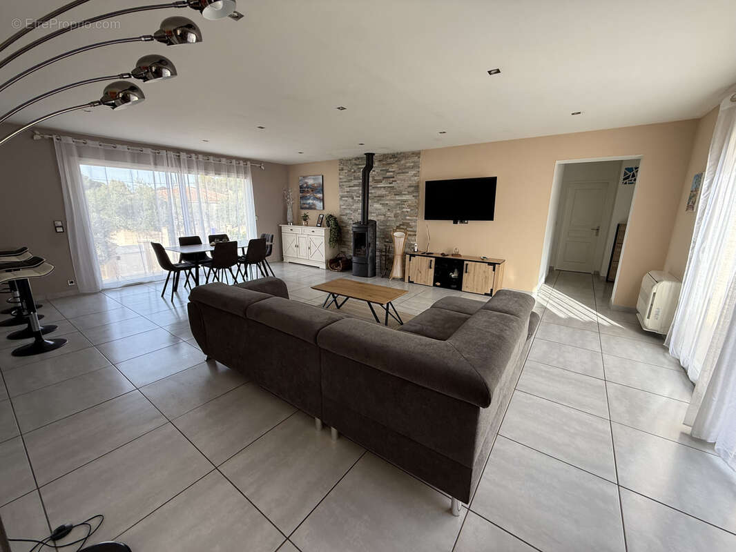 VILLA plain pied  T4 + T2 et annexe à 10 min de CALVI - photo 6