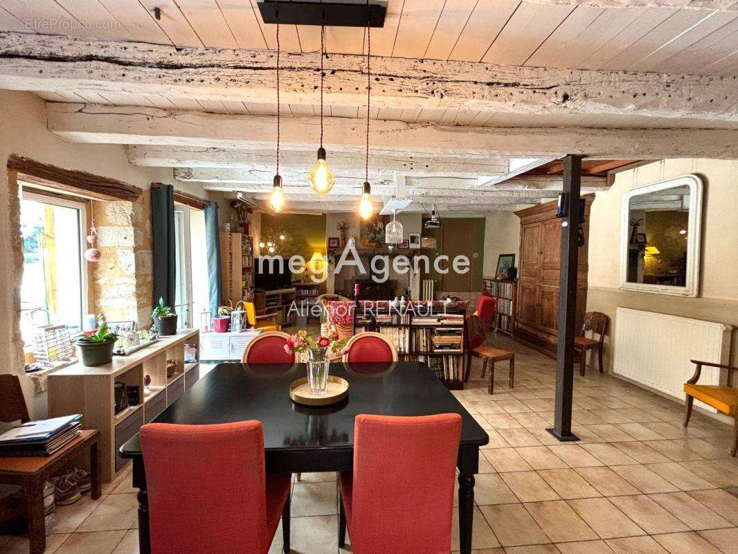 Maison en pierre avec piscine, gîte et dépendances - 203 m2 - photo 4