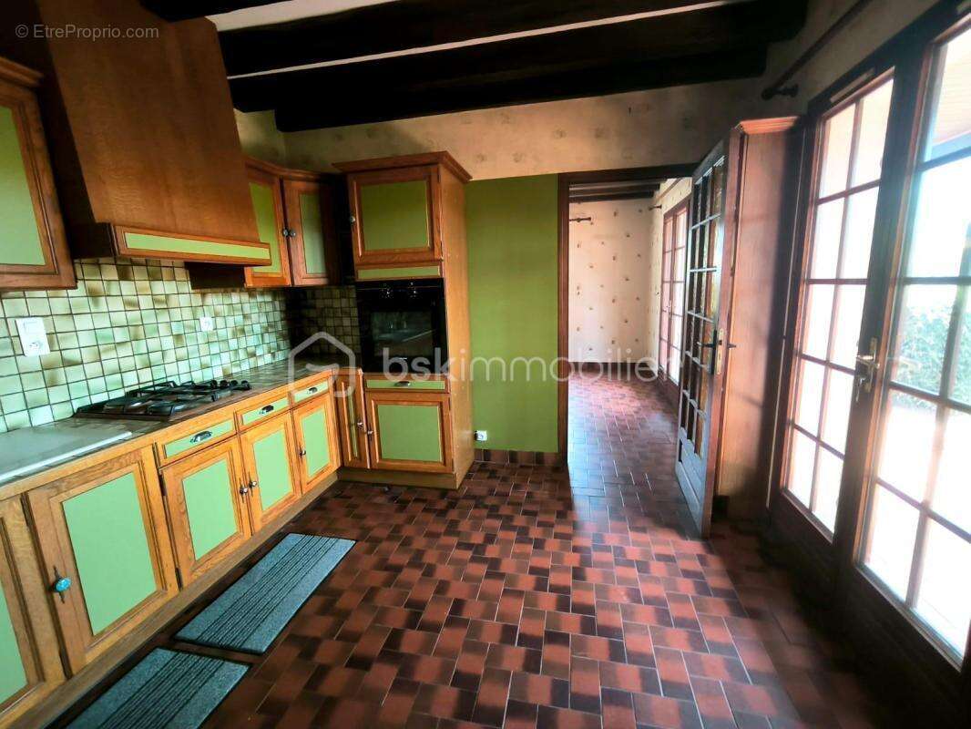 NOUVEAU PRIX – Maison familiale, volumes et terrain arboré au rendez-vous - photo 11