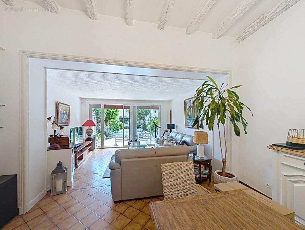 Maison de caractère avec jardin et dépendance - photo 5