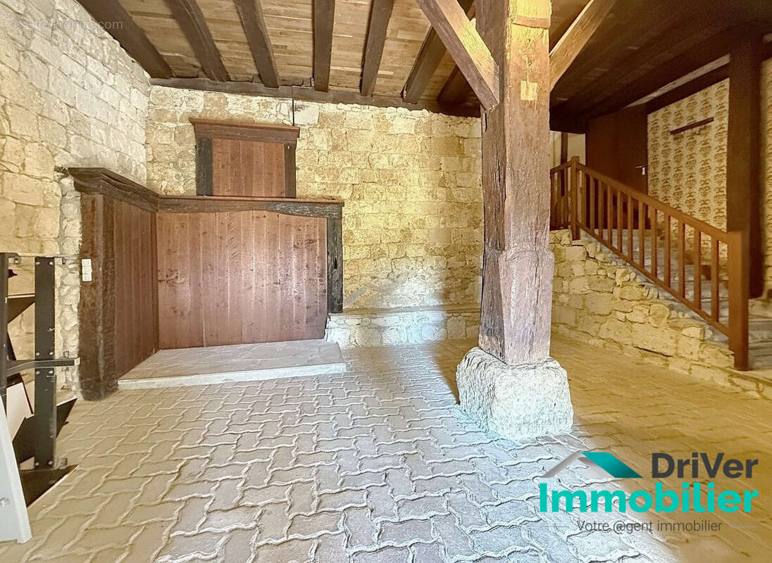 Maison 220 m² à Castelnau-Barbarens  - photo 9