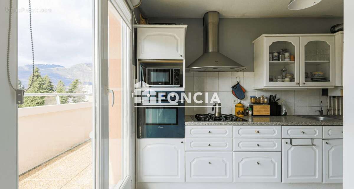 Appartement à SAINT-MARTIN-D'HERES