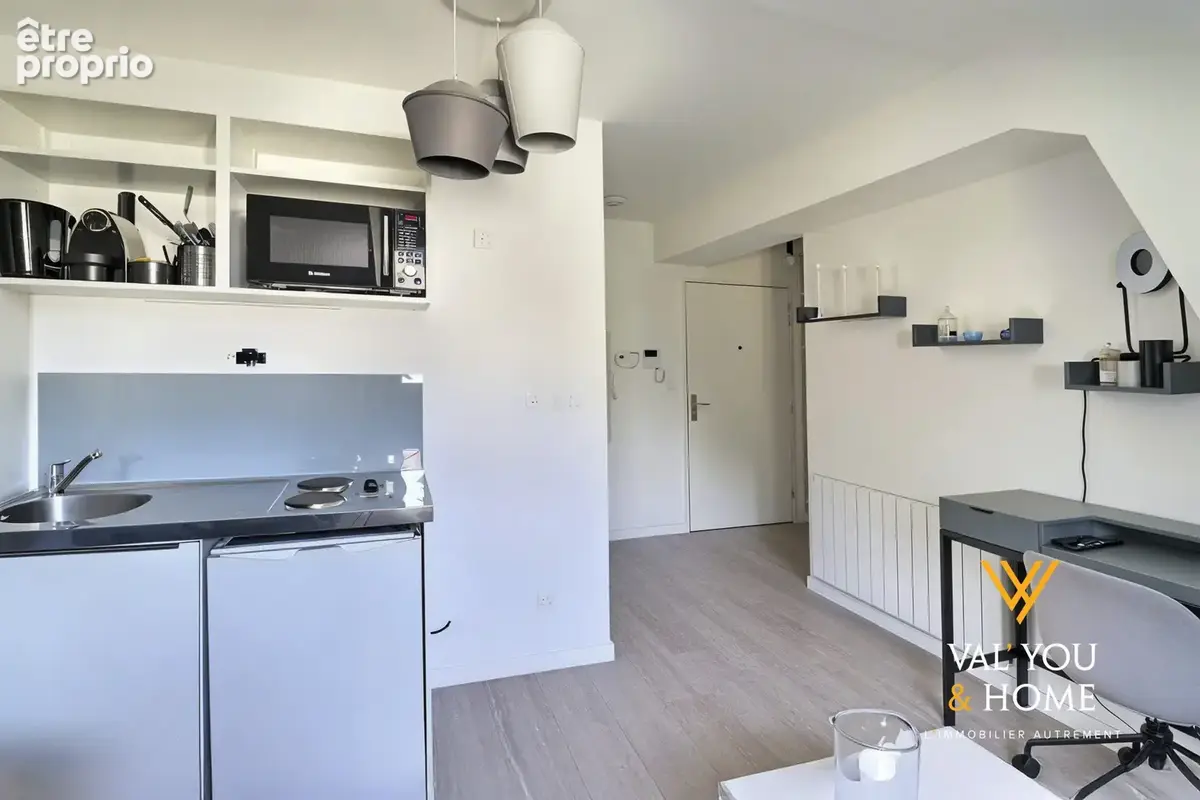 La Mulatière secteur COTEAU - FONTANIERES : charme, prestige et cadre unique avec piscine pour ce studio réhab - photo 6
