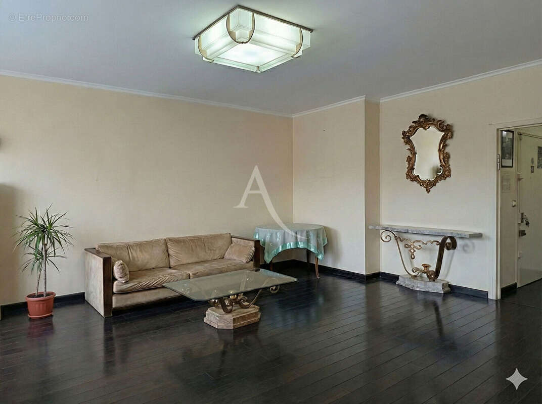Appartement à CHARENTON-LE-PONT