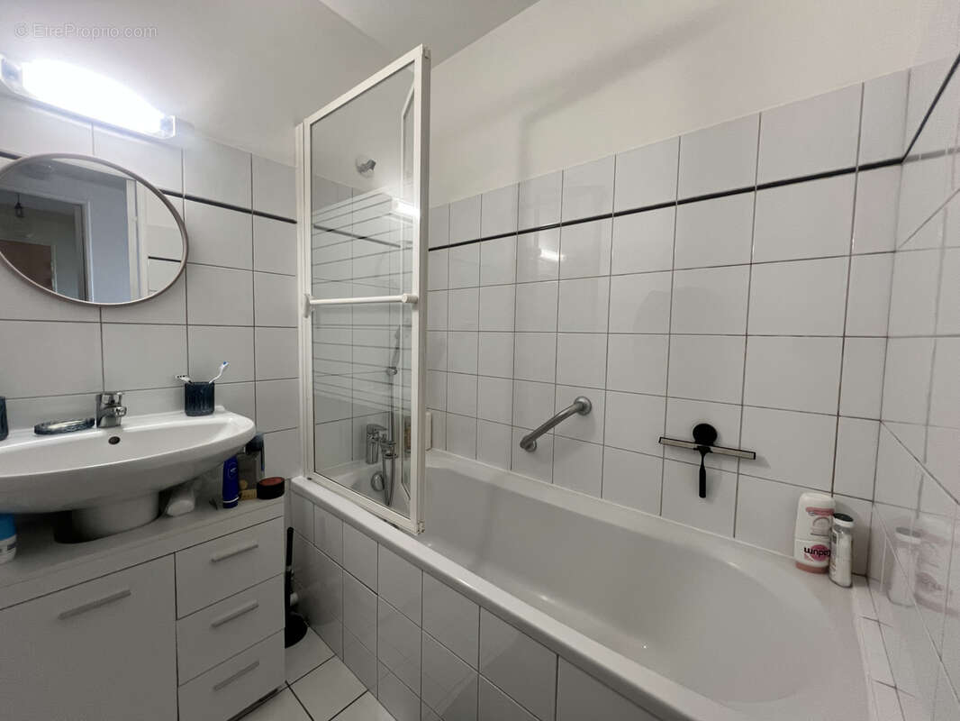 Ideal investissement- secteur avenue de paris - appartement type 2 de 67m2 + box garage - vendu loué - photo 11