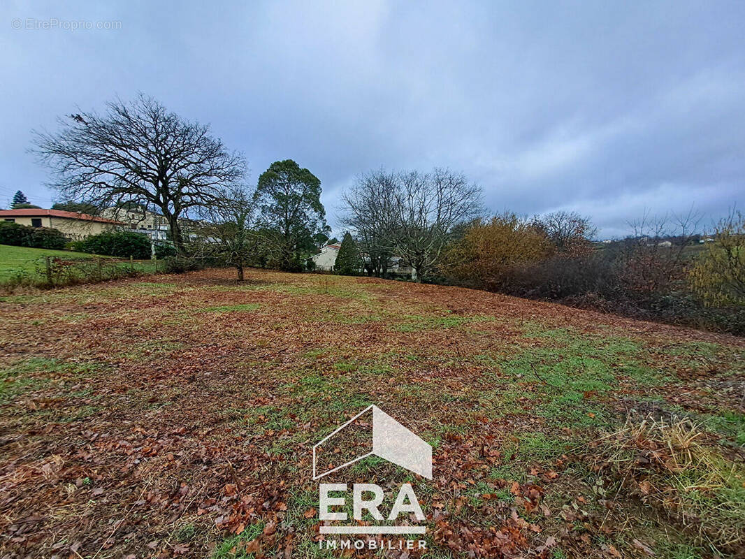 Terrain à LE GARRIC