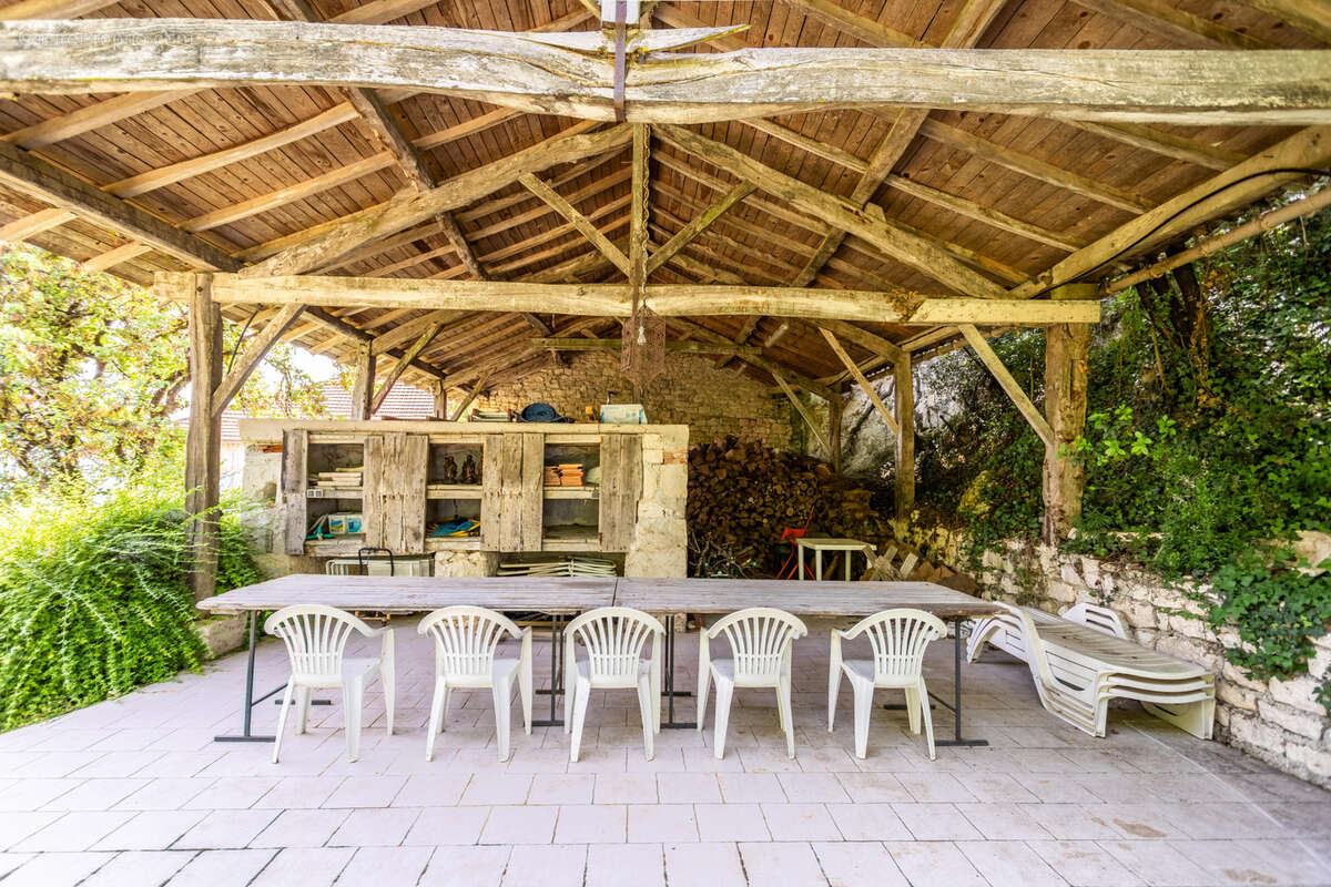 Maison de campagne avec annexes, piscine, grange et vue - photo 10