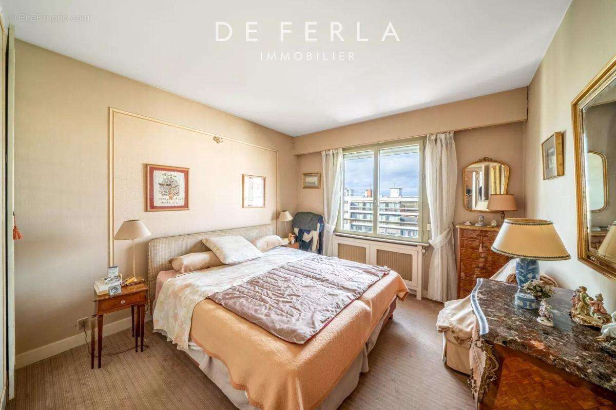 Appartement à COURBEVOIE