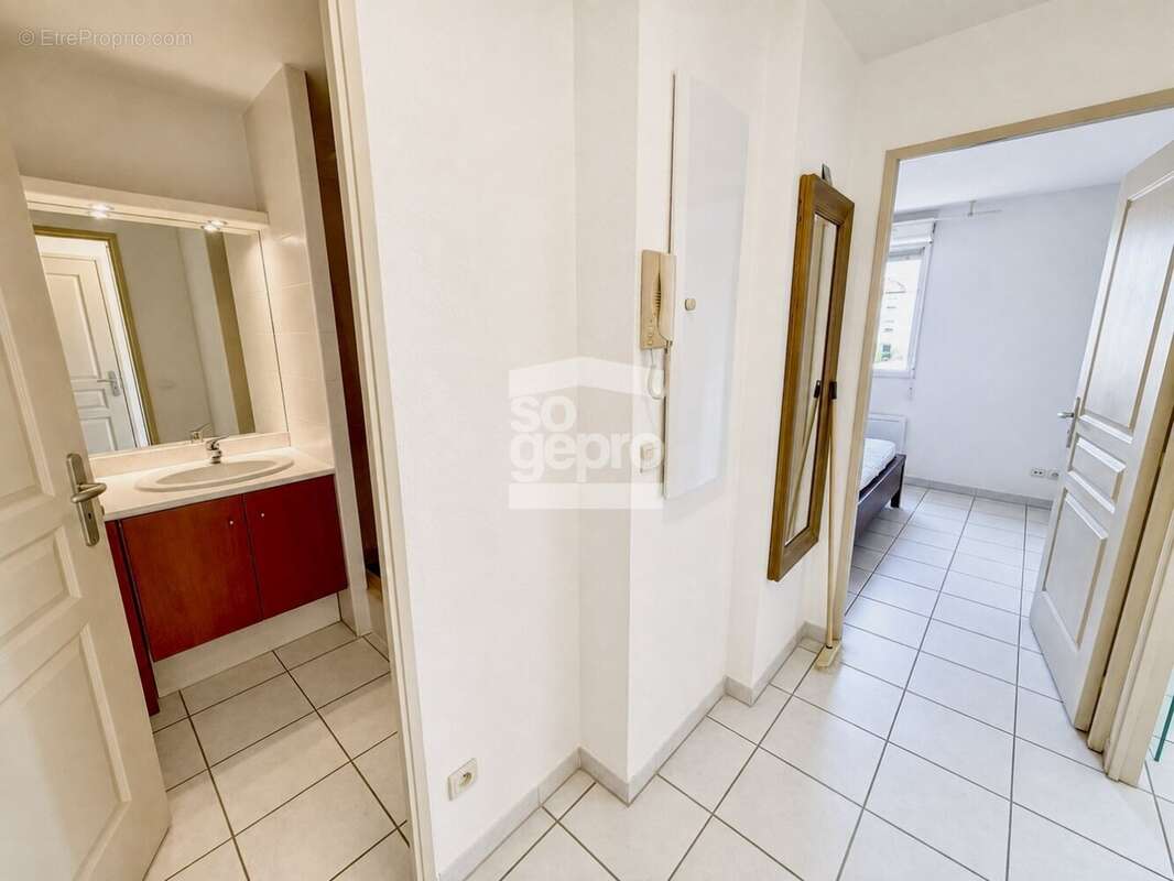 Réf : 2297 - Vente 2 Pièces avec terrasse et parking à Agde secteur les Cayrets ! - photo 9